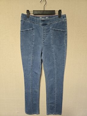 Isaac Mizrahi Stretch Pull-On Jeans in Medium Blue